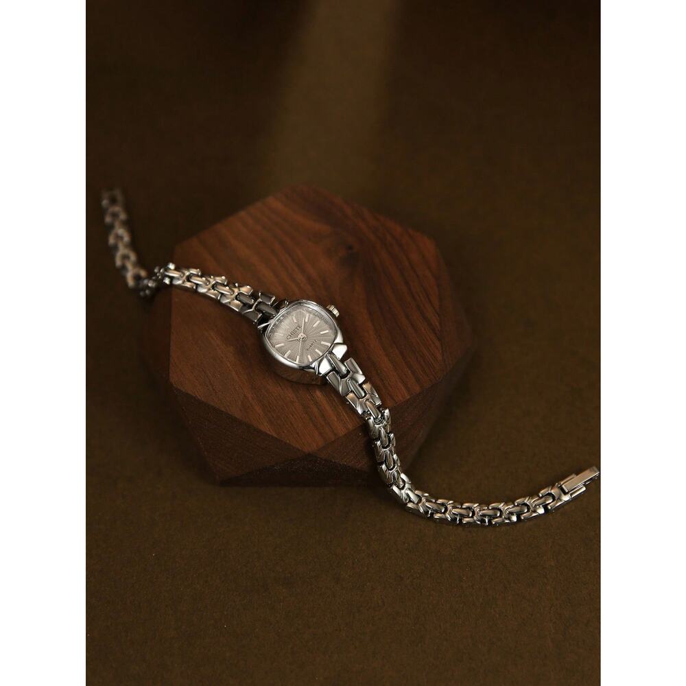 Dainty Silver Vintage Style Watch Women Elegant Lightweight Bracelet Watch Gift - Picture 2 of 6